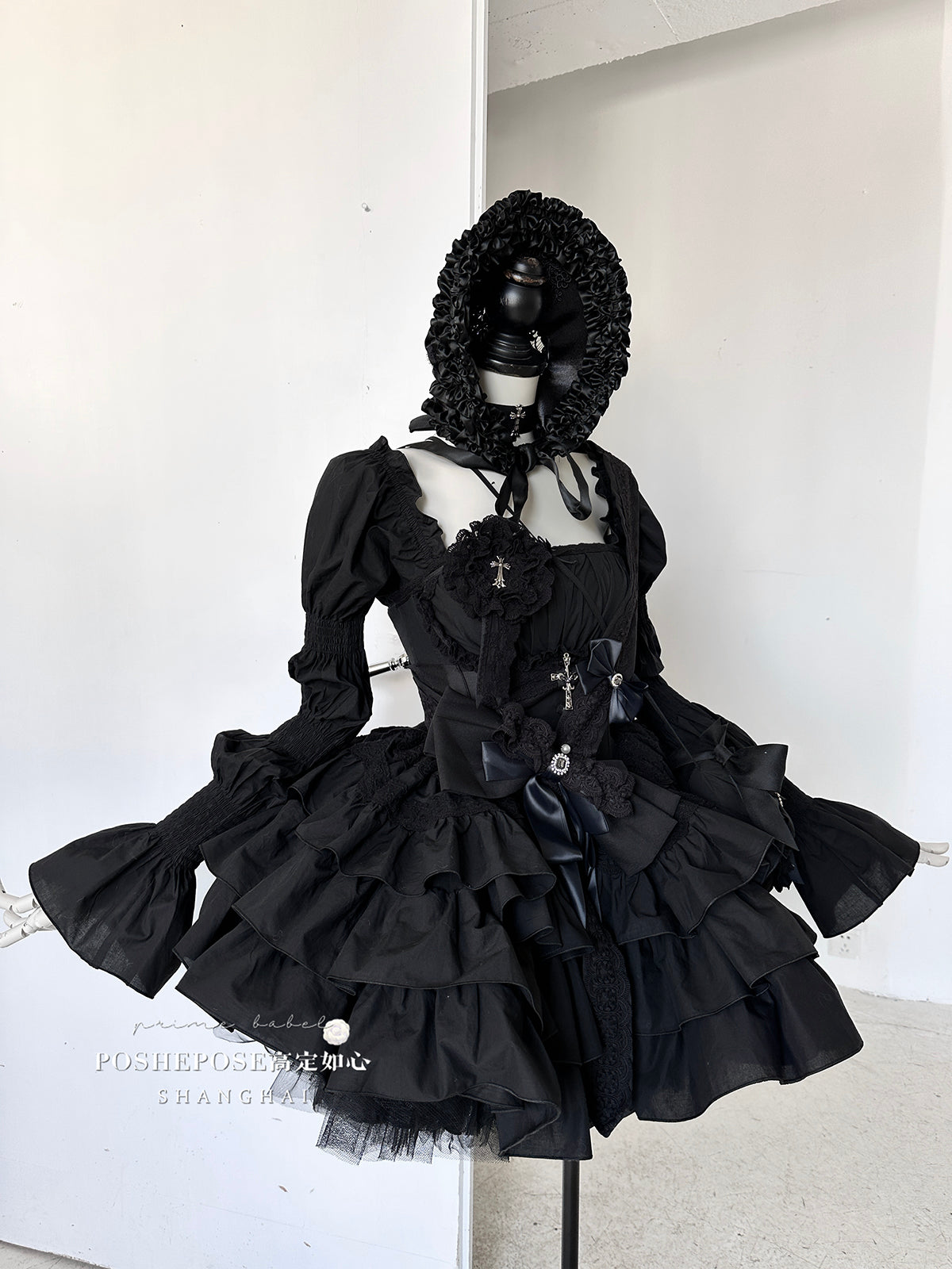 Gothic Winter Ballroom Lolita Dress Set — Dark Coquette Christmas Party Dress with Detachable Sleeves & Heart Bag