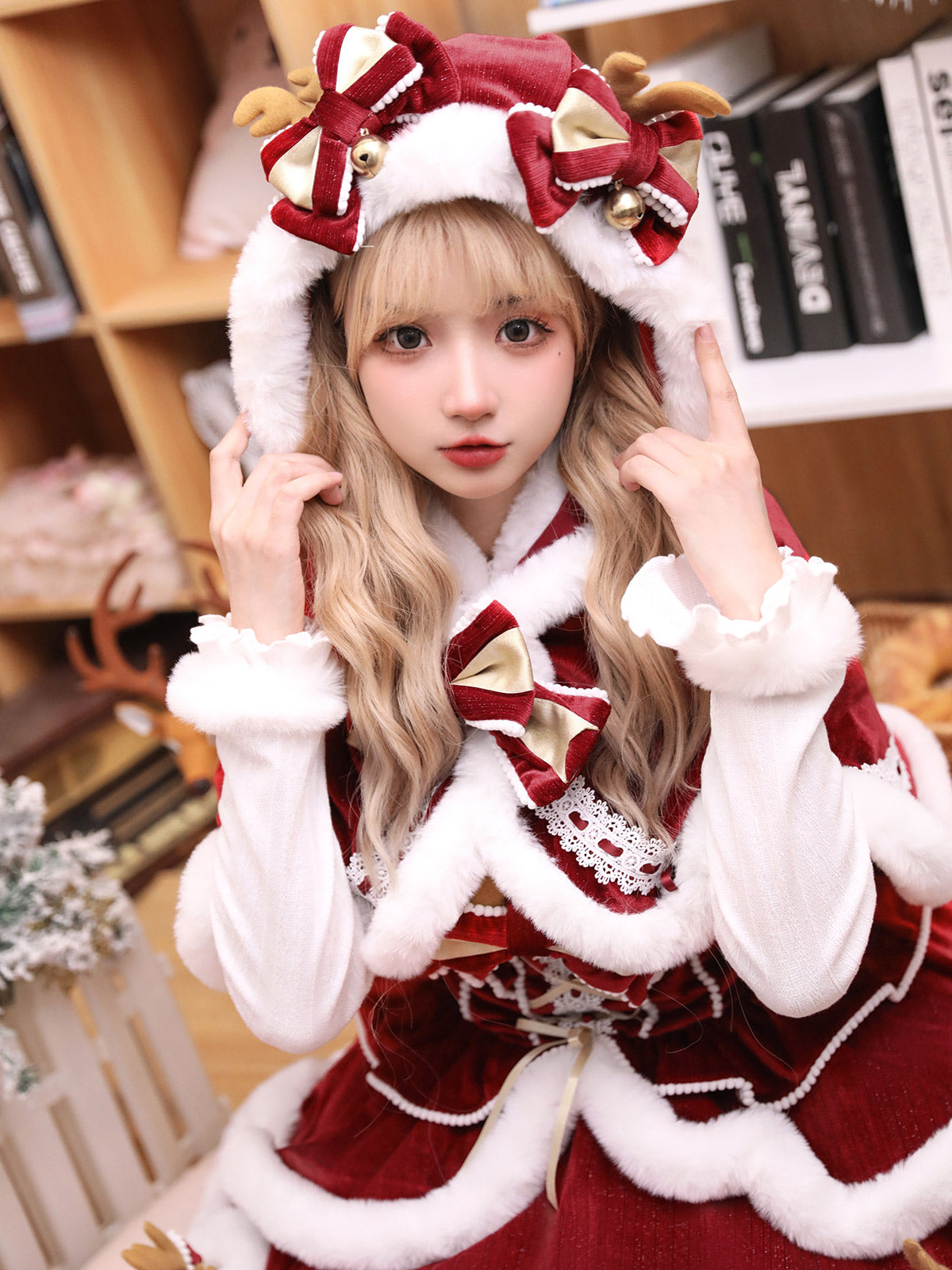 Reindeer Velvet Christmas Lolita Dress Set — Winter JSK with Faux-Fur Trim, Hooded Cape & Golden Bow Details  Festive Holiday Party Dress