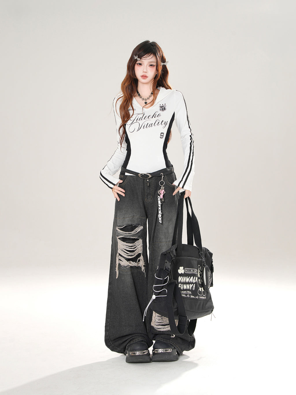 Sporty Vitality Long Sleeve Tee – Slim Fit V-Neck Y2K Top