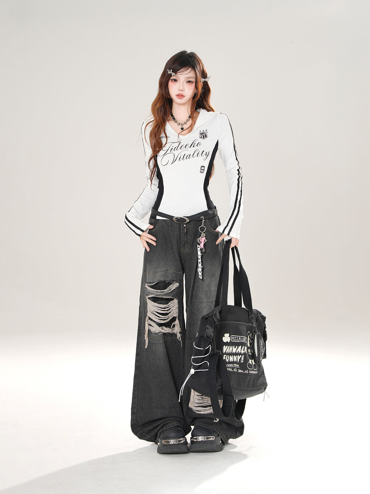 Sporty Vitality Long Sleeve Tee – Slim Fit V-Neck Y2K Top