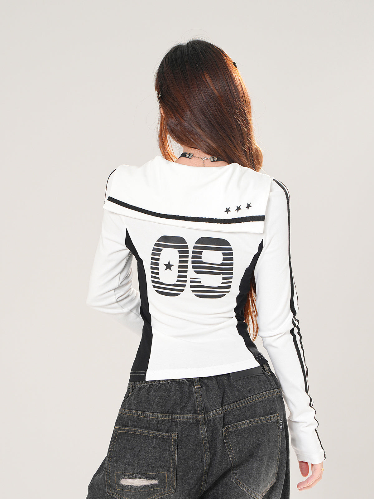 Sporty Vitality Long Sleeve Tee – Slim Fit V-Neck Y2K Top