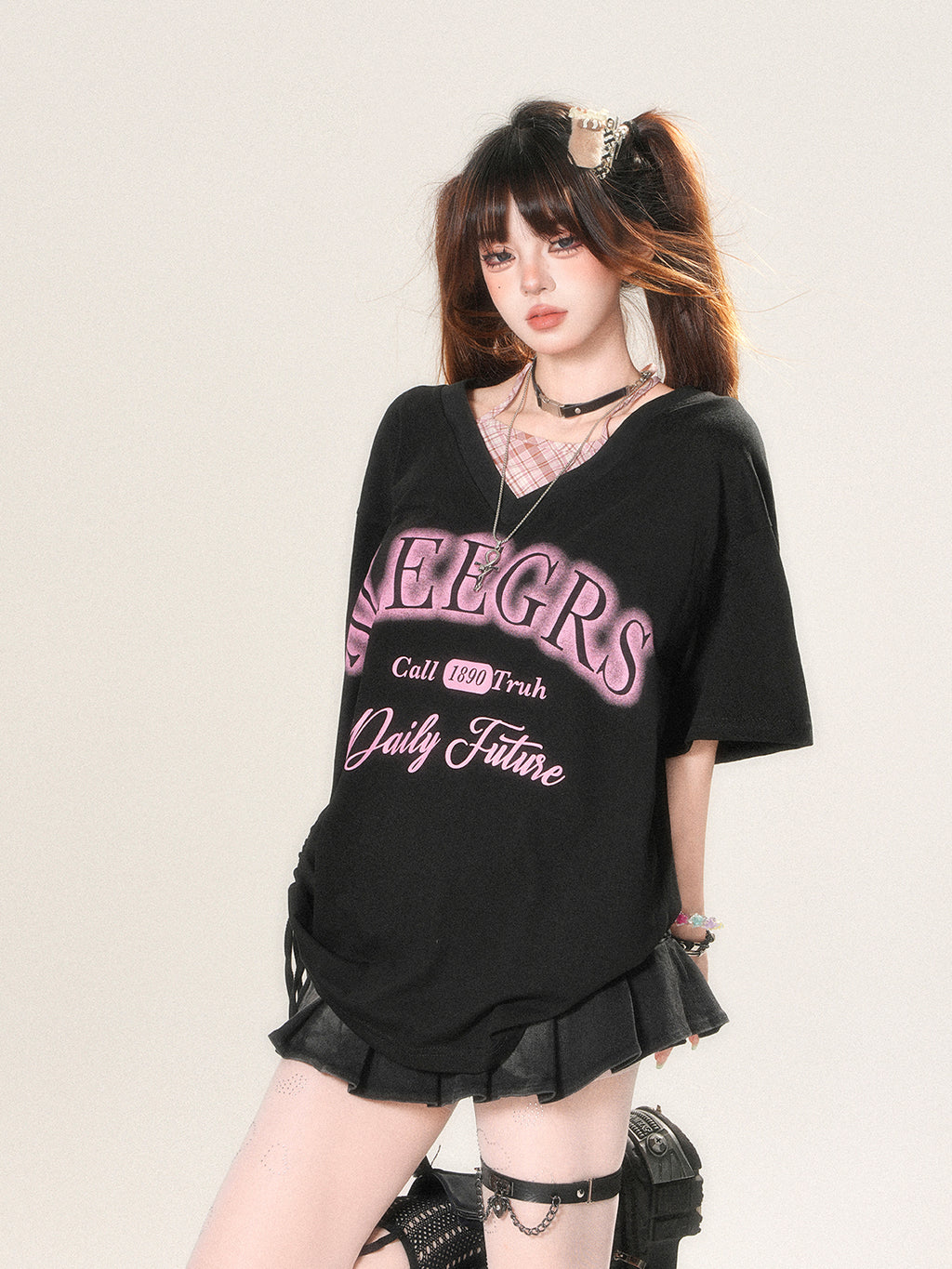 Y2K V-Neck Layered Graphic Tee – Oversized Street Style Short Sleeve