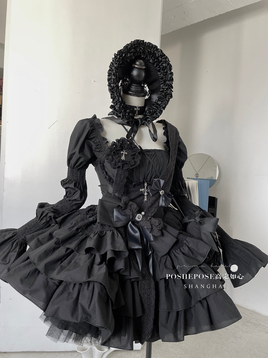 Gothic Winter Ballroom Lolita Dress Set — Dark Coquette Christmas Party Dress with Detachable Sleeves & Heart Bag