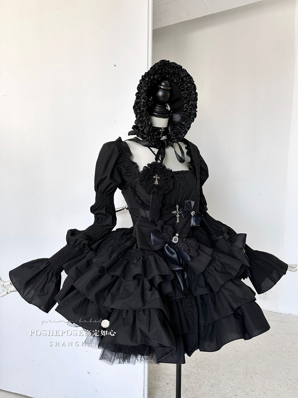 Gothic Winter Ballroom Lolita Dress Set — Dark Coquette Christmas Party Dress with Detachable Sleeves & Heart Bag