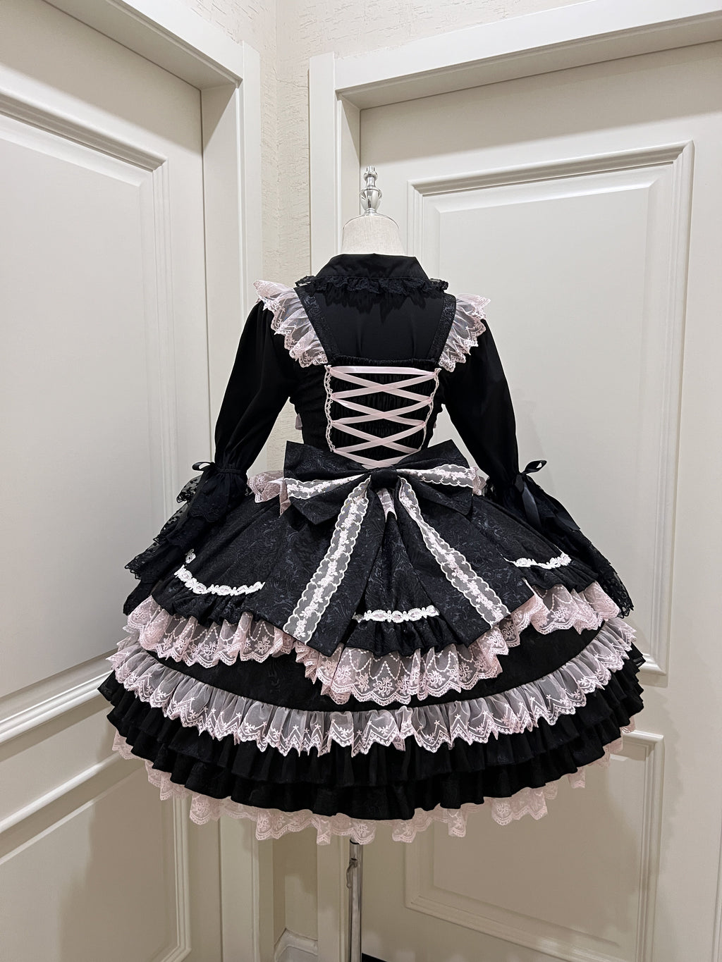 Bow Lover’s Lolita JSK – Sweet Doll-Style Dress with Lace Details